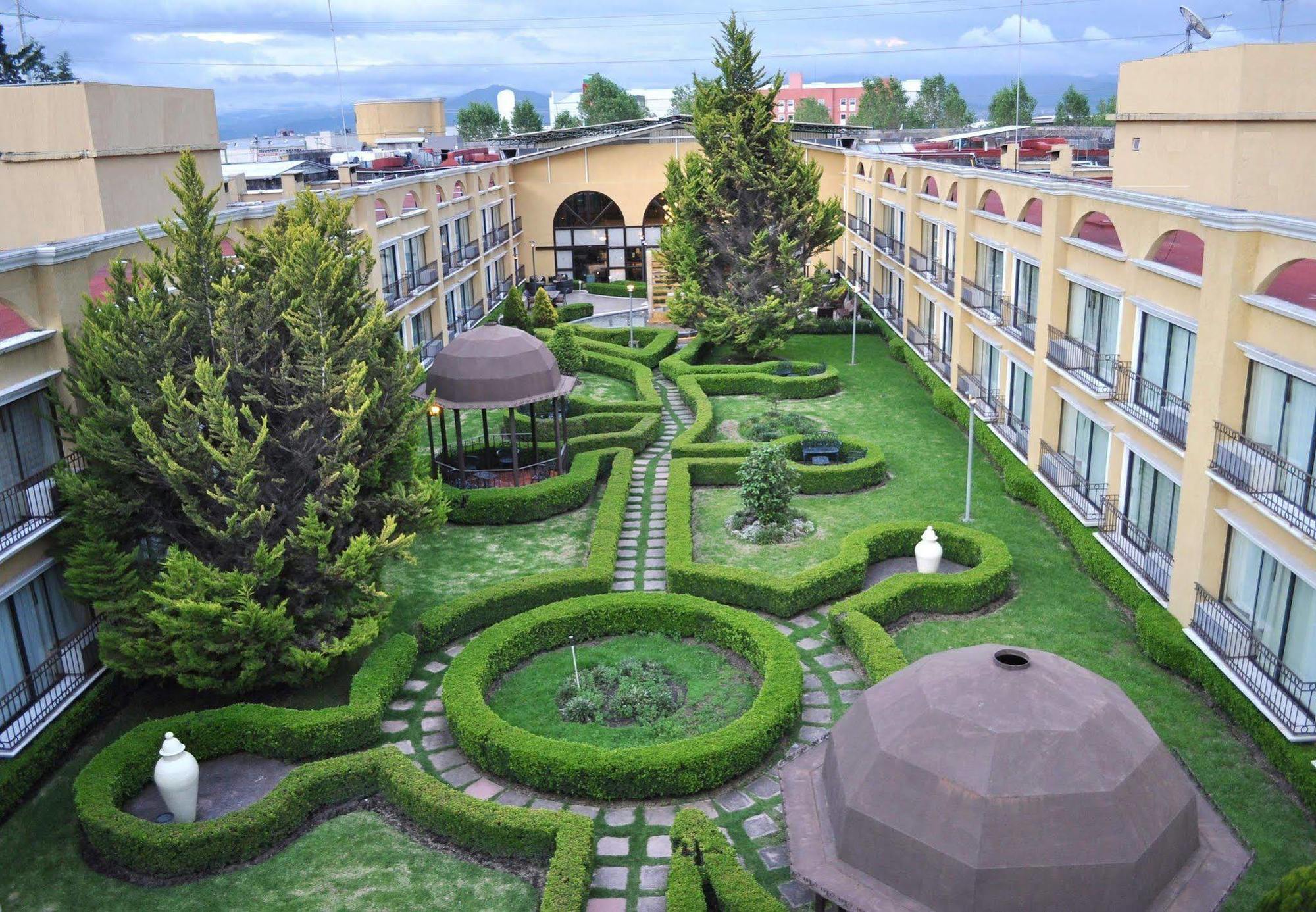 Courtyard Toluca Airport Hotel Buitenkant foto